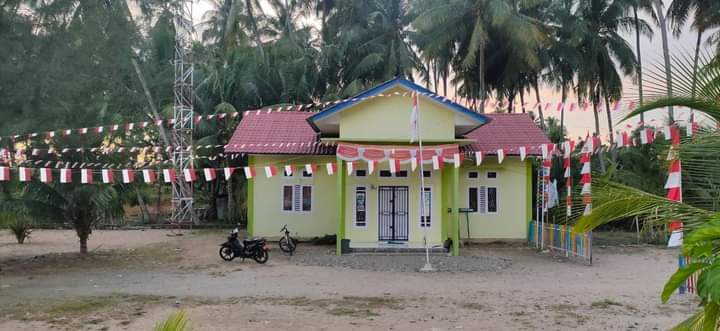 KANTOR KEUCHIK GAMPONG LHOK PAWOH YANG BERADA DIPESISIR PANTAI